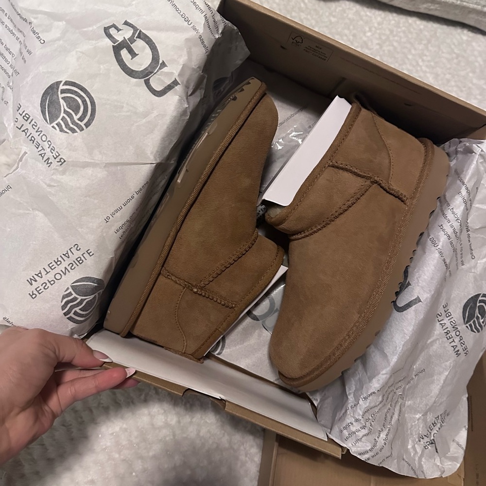 Ultra mini Uggs - Picture 4 of 4